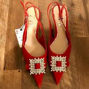 NEW- ZARA SLINGBACK LEATHER HEELS WITH BROOCH